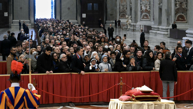 Largas entrar capilla ardiente Benedicto