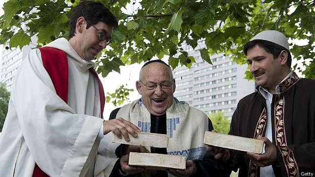los tres